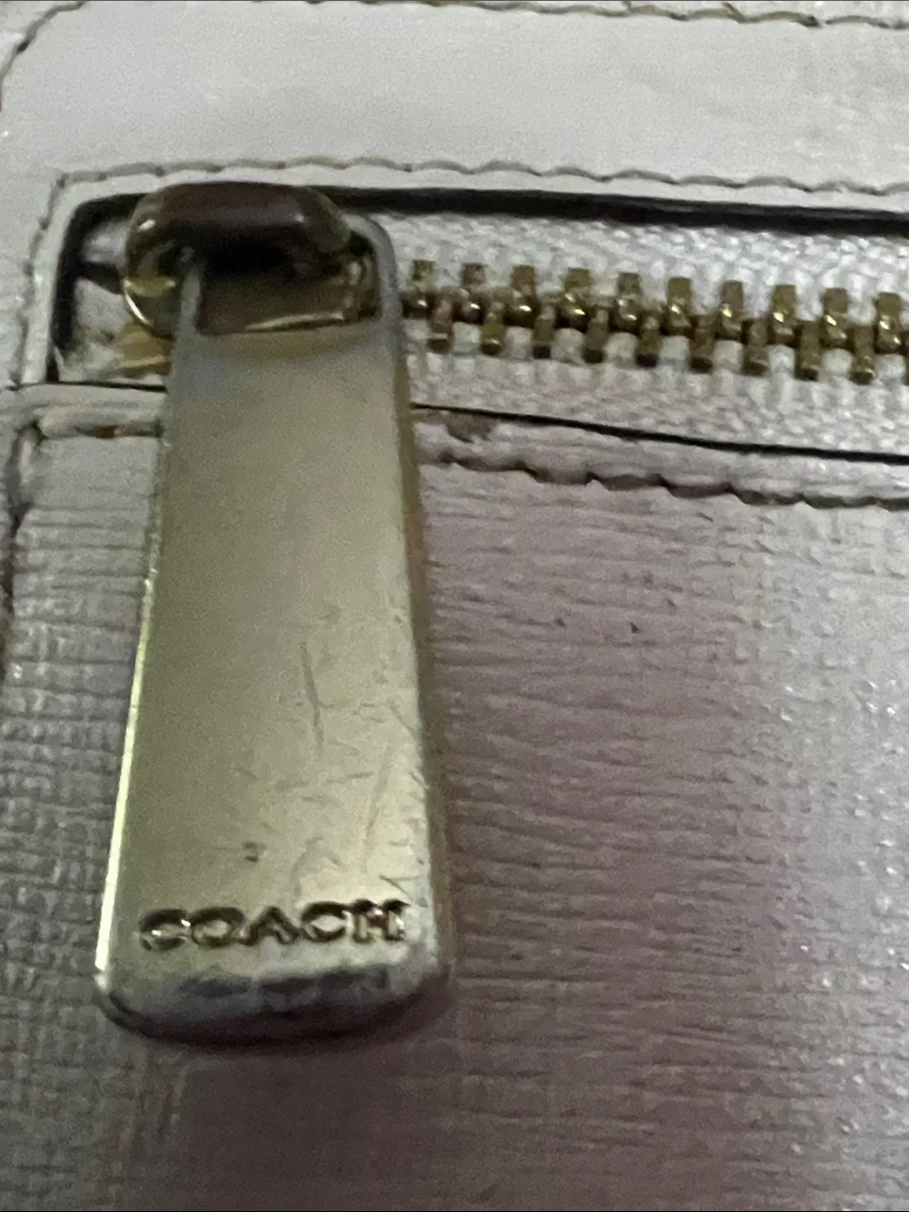🌺 COACH CREAM LEATHER WRISTLET PHONE WALLET